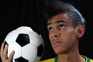 开云在线入口-五大联赛门将出球模式变化与球队传导效率关联，门将出来踢球  第2张